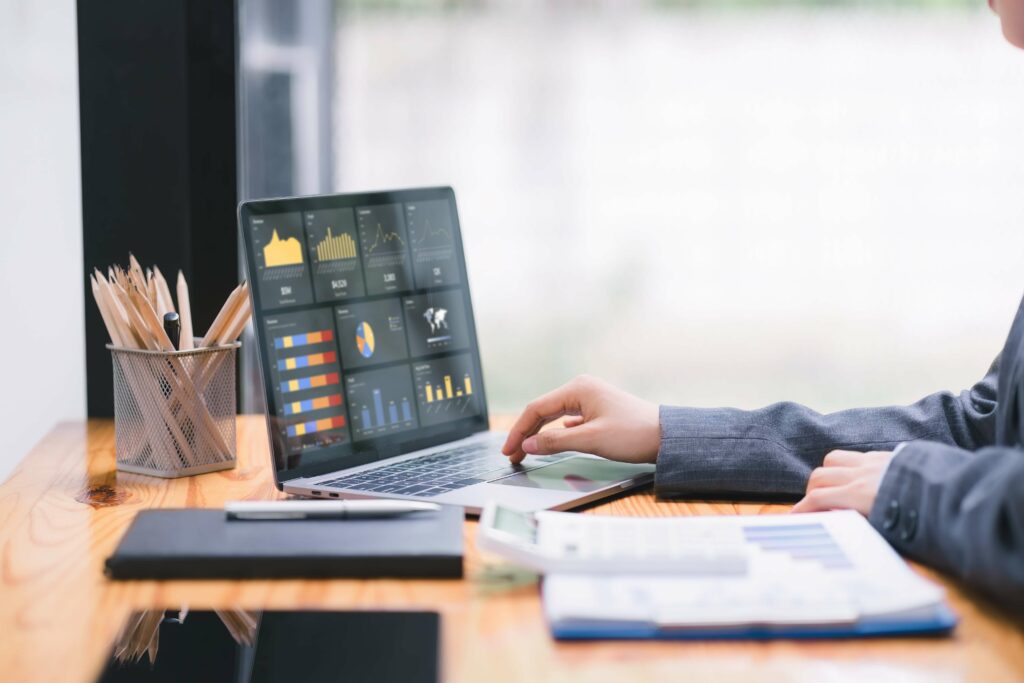 Person using a computer after a Mulesoft integration with Salesforce